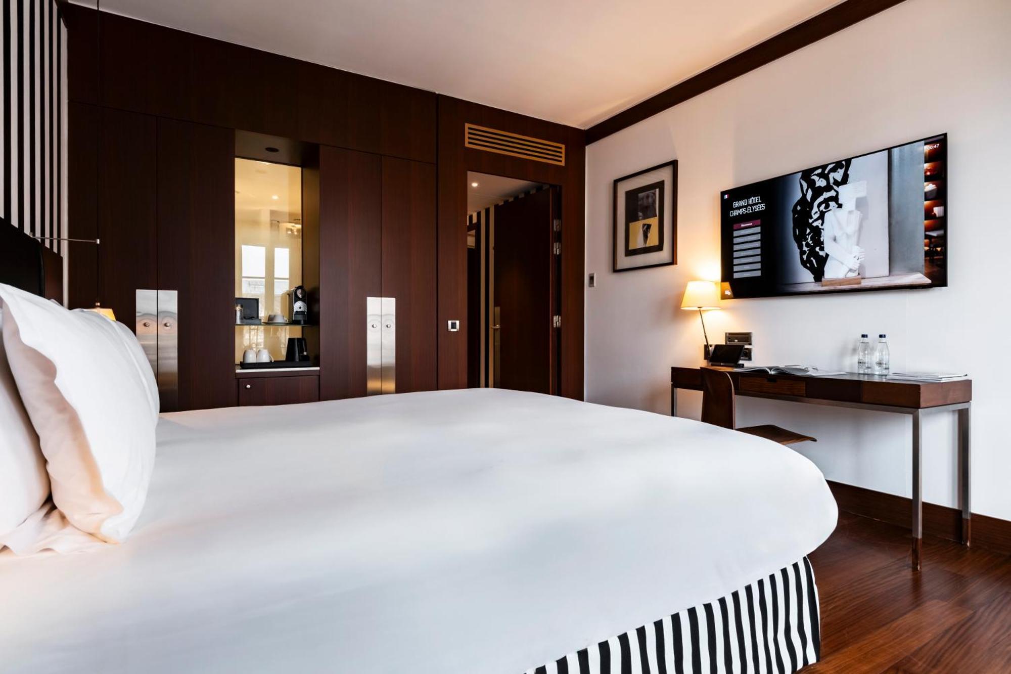 Grand Hotel Champs-Elysees Paryż Zewnętrze zdjęcie